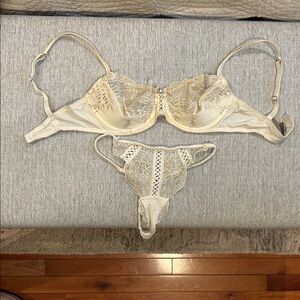 Victoria's Secret Cream Lace Bra Panty set